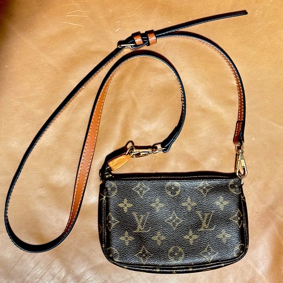 Small Louis Vuitton Crossbody - Used, Good condition, flaws photographed. - Picture 2 of 6